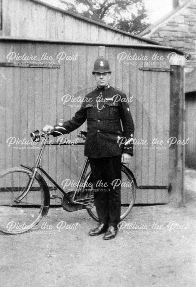 PC Leslie Wain and bicycle