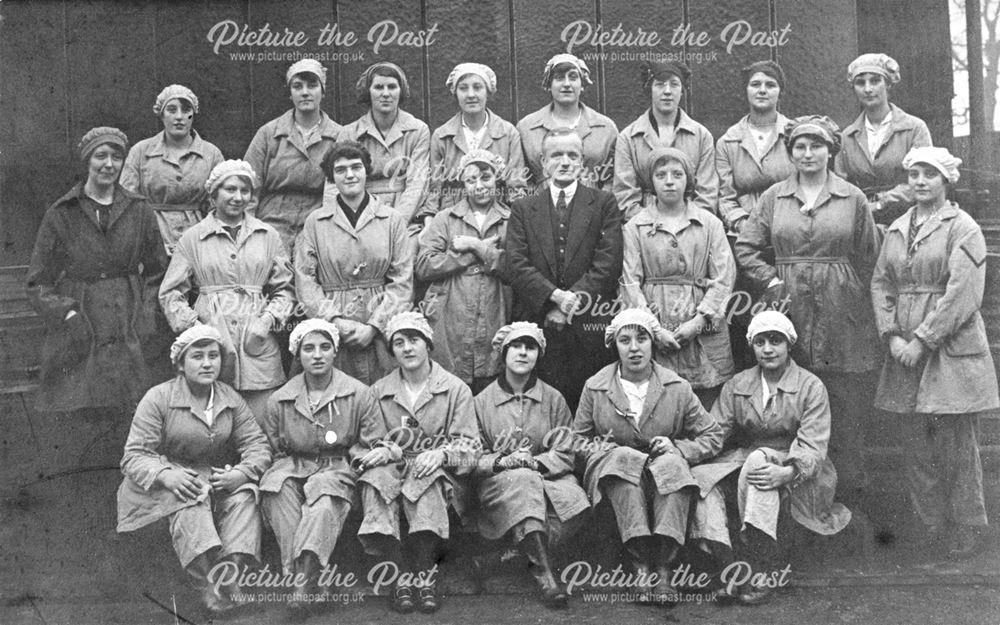 Langwith Munitions Factory workers 1916