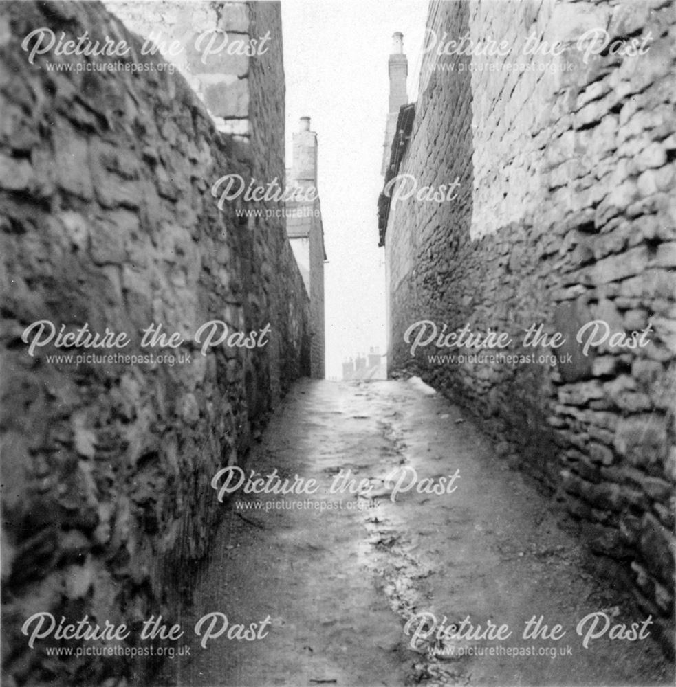 Ginnel between High Street and Back Hills, Bolsover