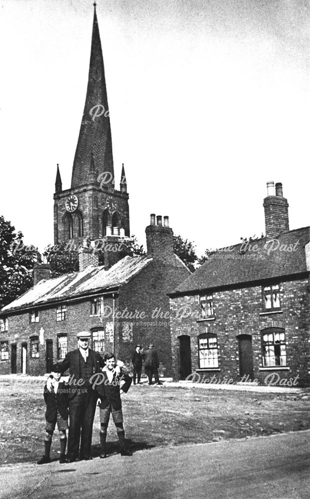 Ye Olde Crooked Spire public house and St Mary and All Saints (crooked spire) in the background, 192