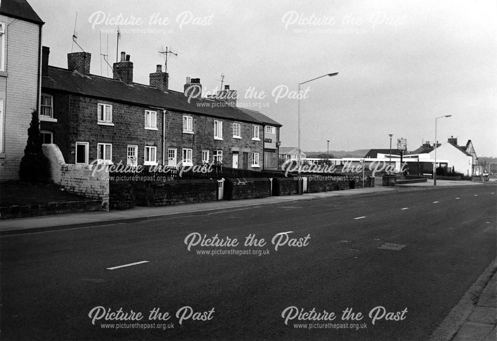 Littlemoor Road showing the Goldminers Arms