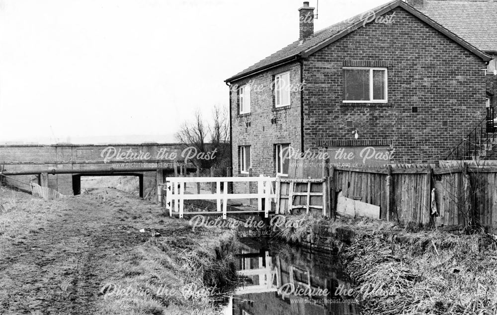 Chesterfield Canal at Lockoford, 1984