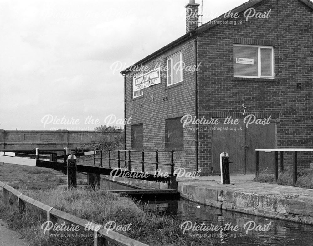 Chesterfield Canal at Lockoford, 1992