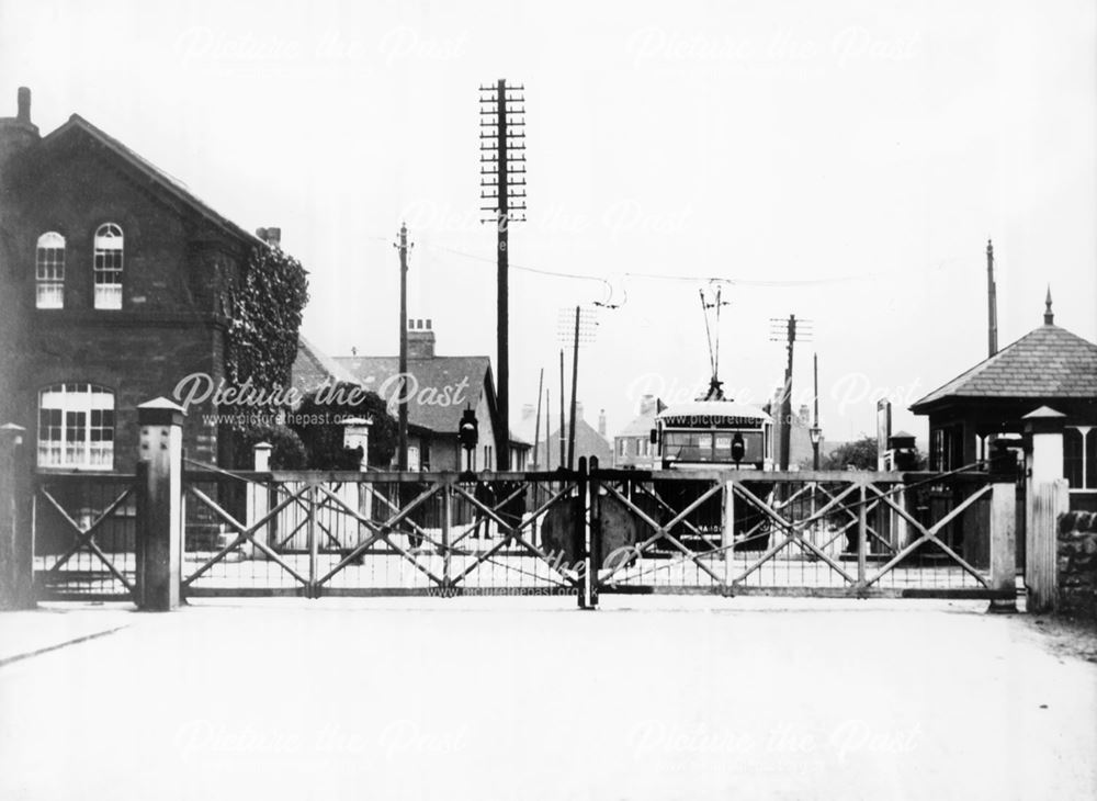 Whittington Road Crossing, Whittington Moor, Chesterfield, c 1930