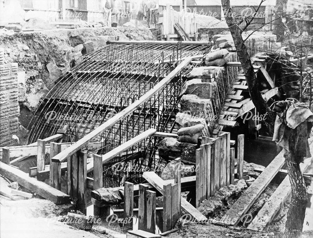 Widening bridge over River Rother, Brimington Road, Chesterfield, c 1930