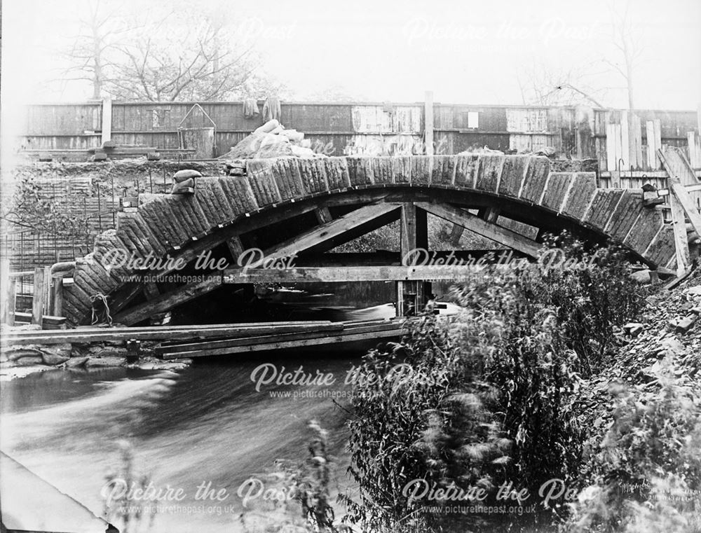 Widening bridge over River Rother, Brimington Road, Chesterfield, c 1930