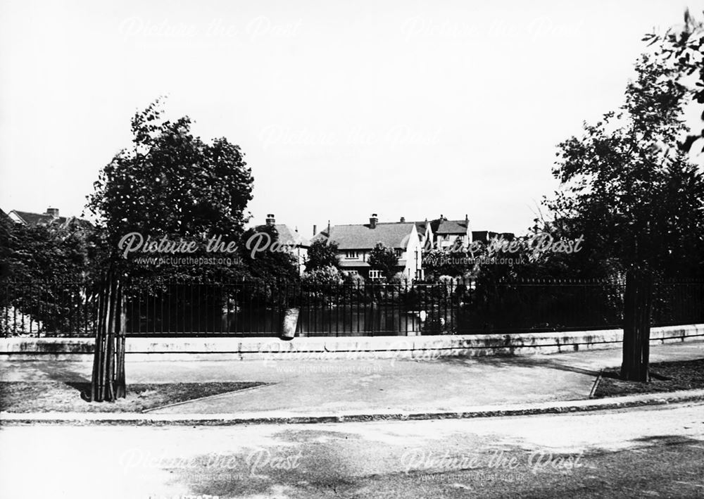 The Pond, Newland Gardens, Newbold, Chesterfield, c 1930s