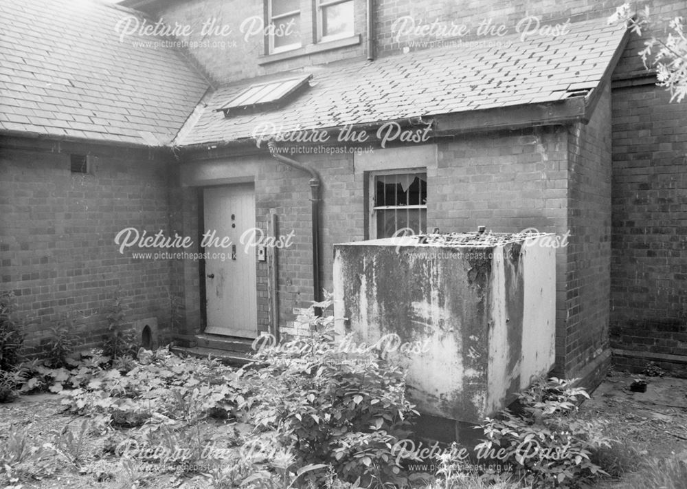 Exterior, The Vicarage, Church Lane, Chesterfield, 1984