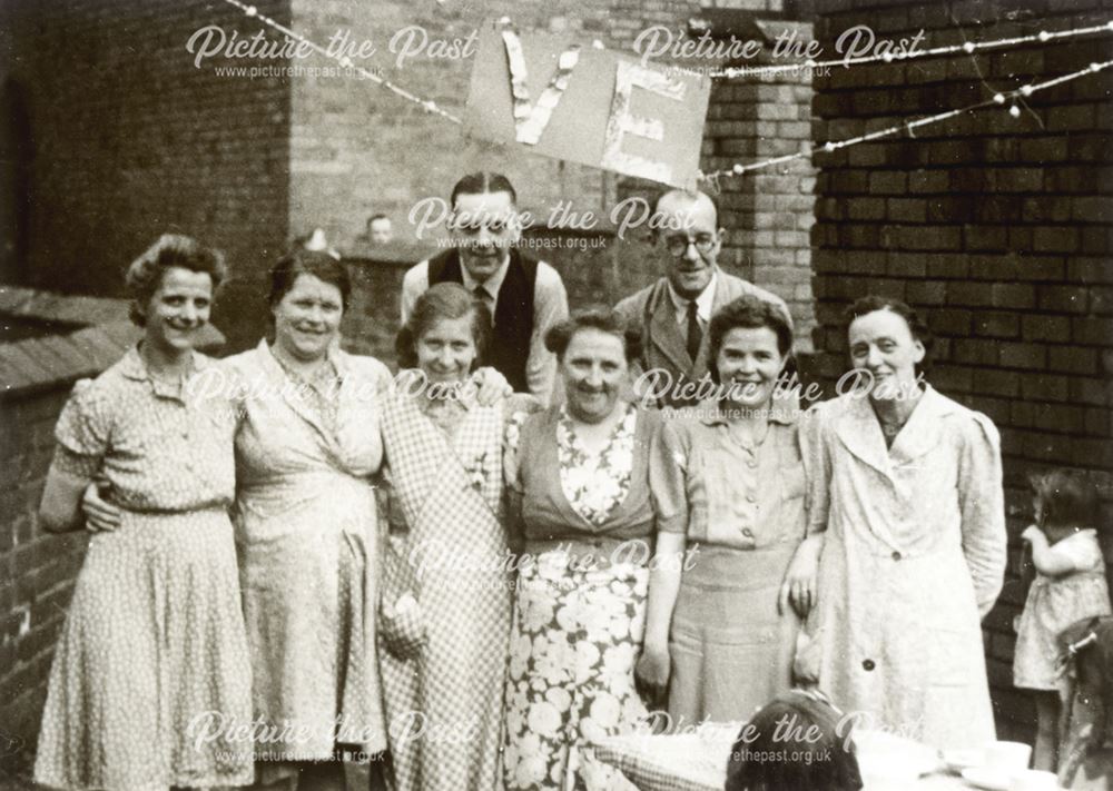 VE Day Party, Off Stanton Road, Ilkeston, 1945