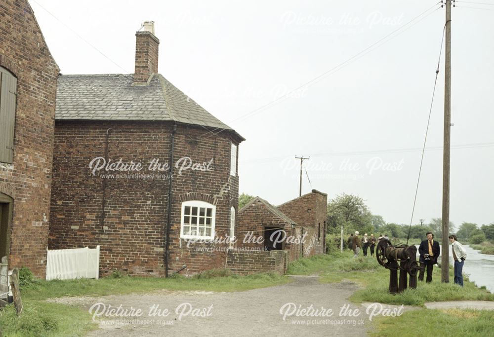 Toll House on the Trent and Mersey Canal, Swarkestone, 1979