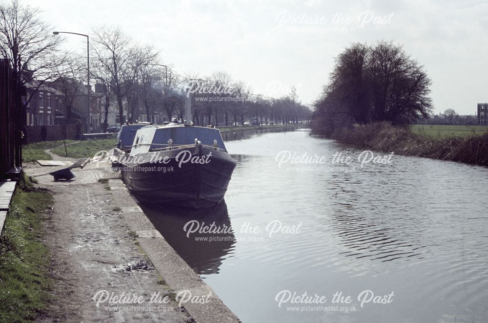 Erewash Canal alongside Tamworth Road, Long Eaton, 1980