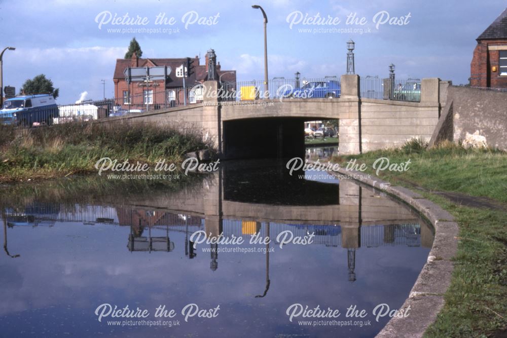 Station Road bridge over the Erewash Canal, Sandiacre, 1979