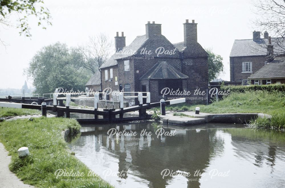 Erewash Canal at Sandiacre Lock, Sandiacre, 1987