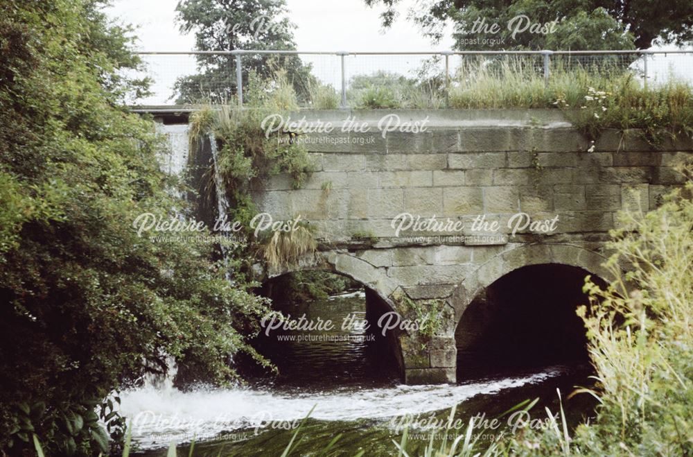 Aqueduct carrying the Erewash Canal over the River Erewash, Shipley Gate, Shipley, 1987