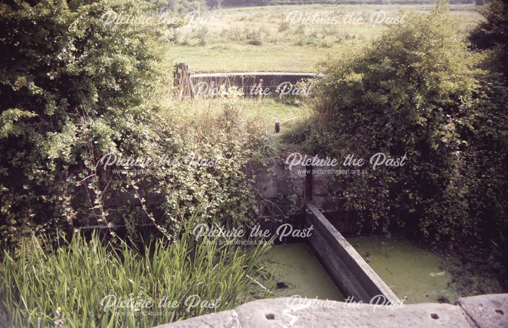 Remains of swing bridge on the Nottingham Canal, Trowell, 1984