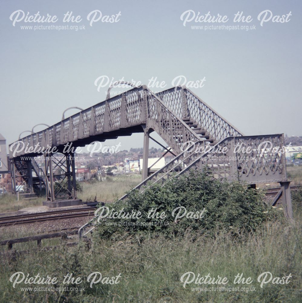 Footbridge over Erewash Valley railway line, Stoney Lane, Trowell, 1981