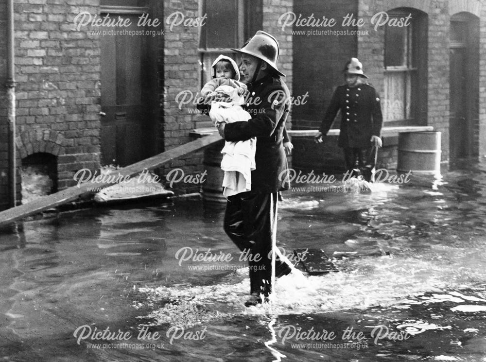 Flood Evacuation, Lower Crompton Street, Ilkeston, 1960