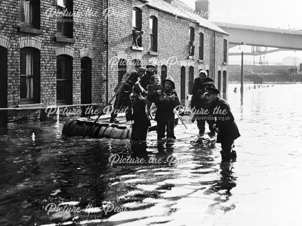 Flood Evacuation, Lower Crompton Street, Ilkeston, 1960