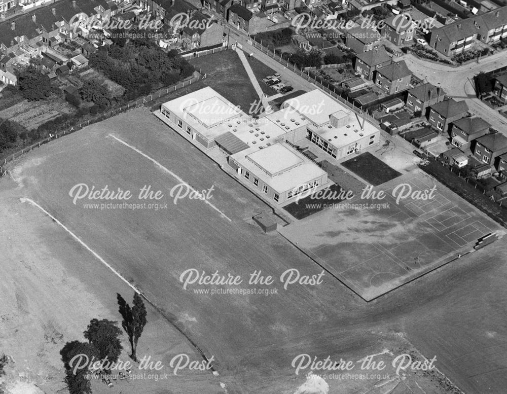 Aerial view showing Chaucer Junior School, Ilkeston, 1971