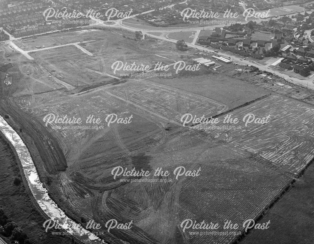 Aerial view showing Skeavington's Lane area, Ilkeston, 1971