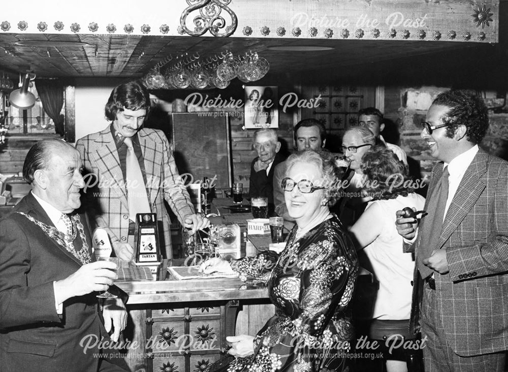 Bar at the Bees Knees public house, Market Street, New Mills, 1975