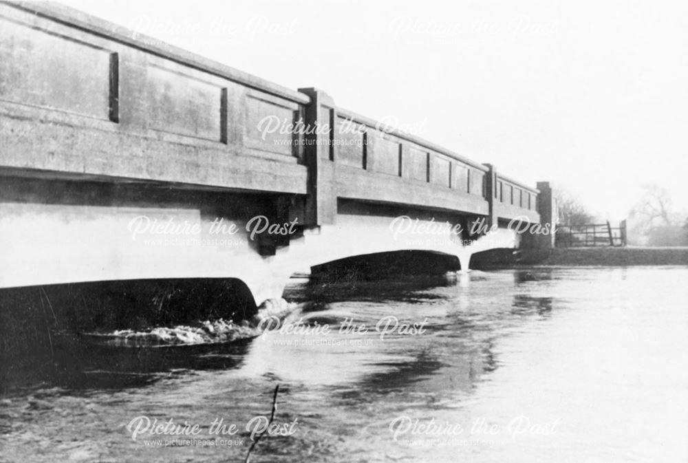 Flood at the Bridge over River Derwent