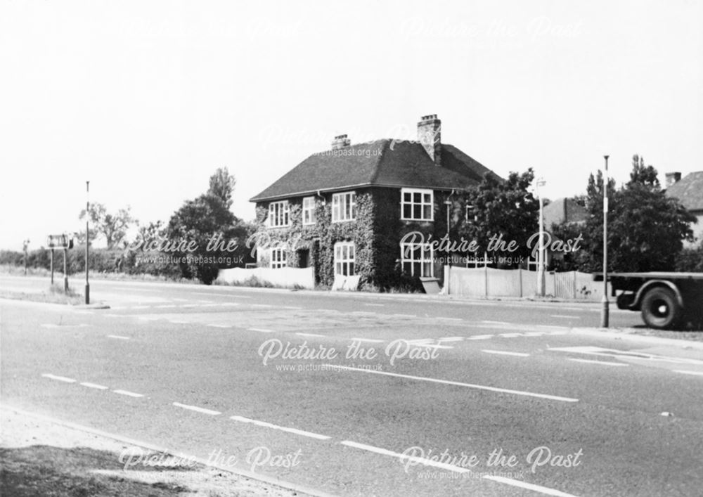 Intersection of Victoria Avenue and the A52, Ockbrook, 1968