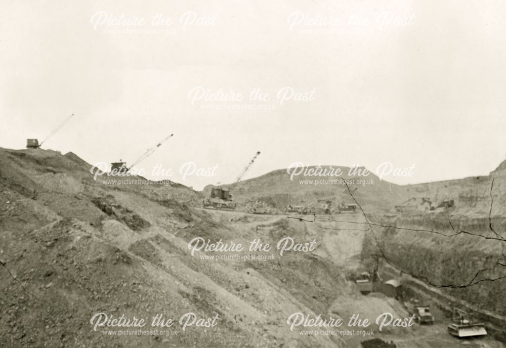 View along cut, Shipley Hall opencast coal site, winter 1947-48