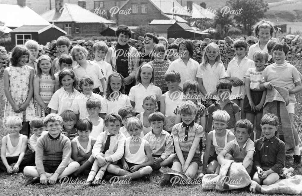 Peak Dale Primary School - Sports Day