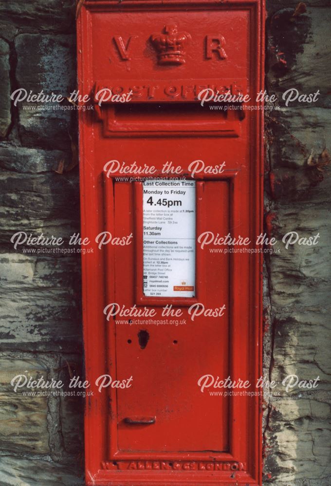 Victorian post box in St Giles' Churchyard wall