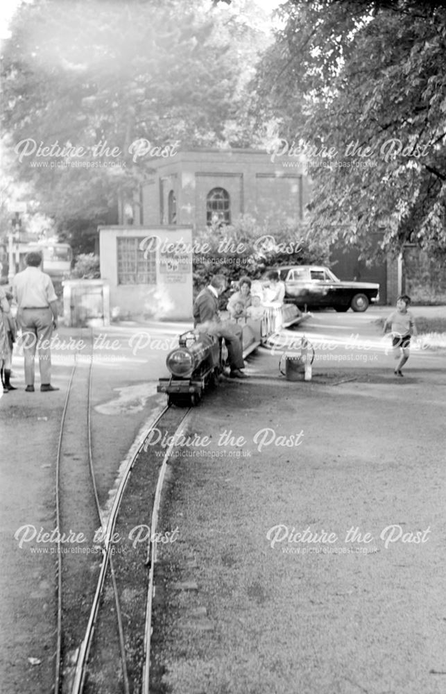 People getting off the Model Steam Train, Hall Leys Park, Matlock, 1972