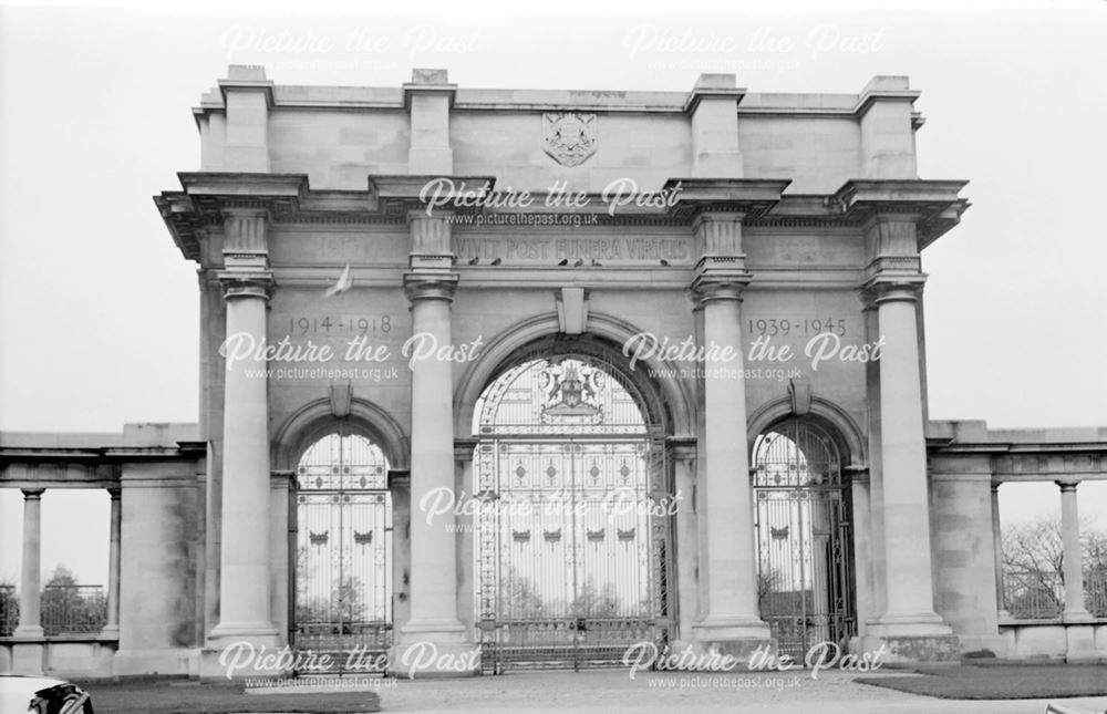 Archway entrance to the Victoria Memorial Gardens, Trent Bridge
