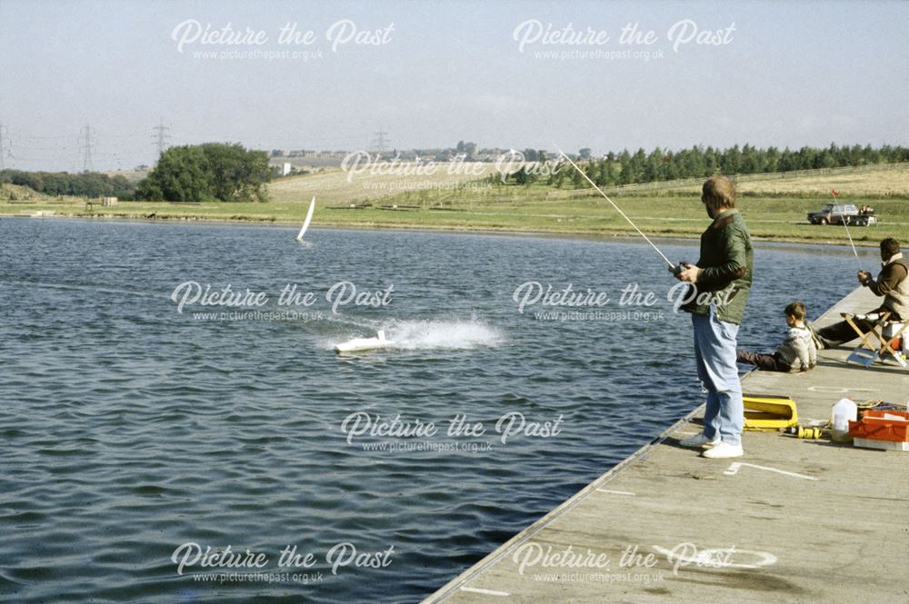 Radio controlled boats on the lake, Rother Valley Country Park