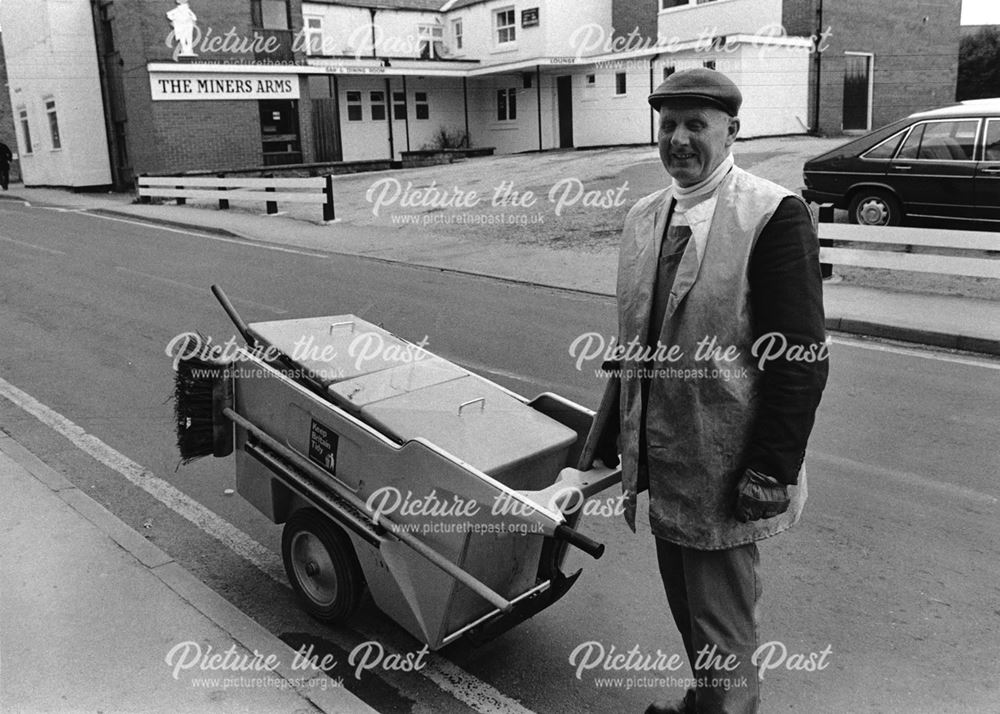 Street sweeper in front of the Miners Arms, South Normanton