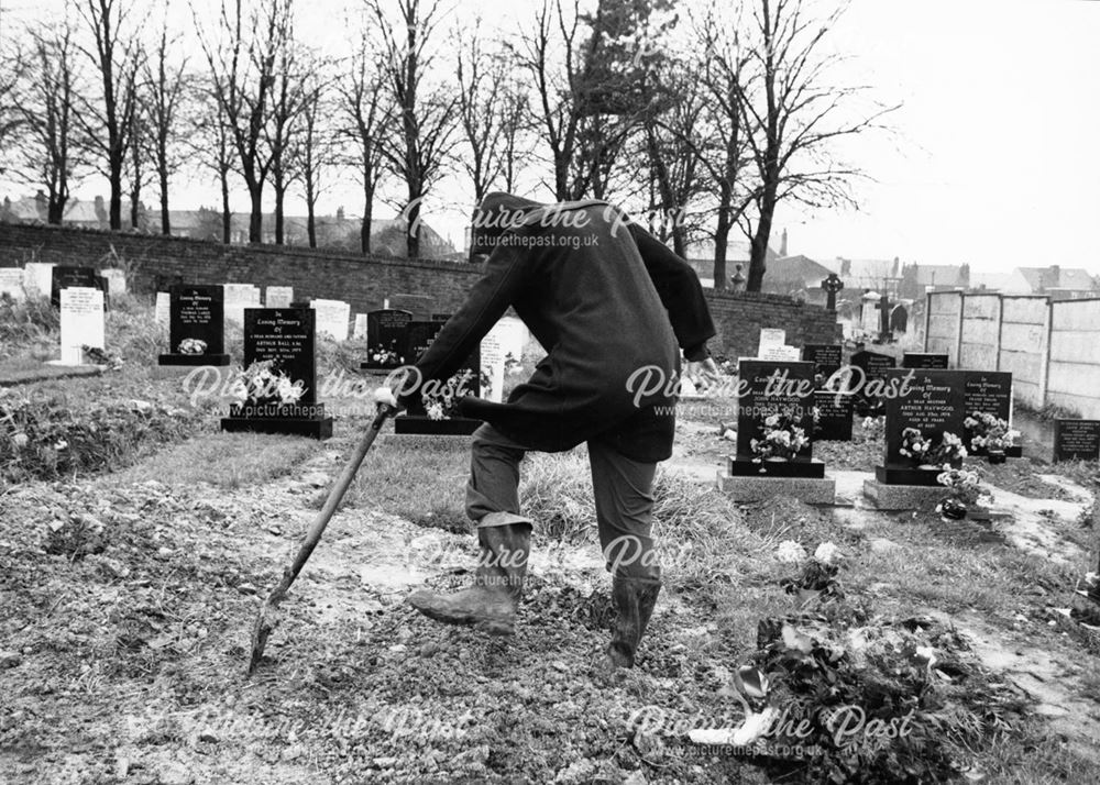 Grave digger, Ray, in the South Normanton graveyard