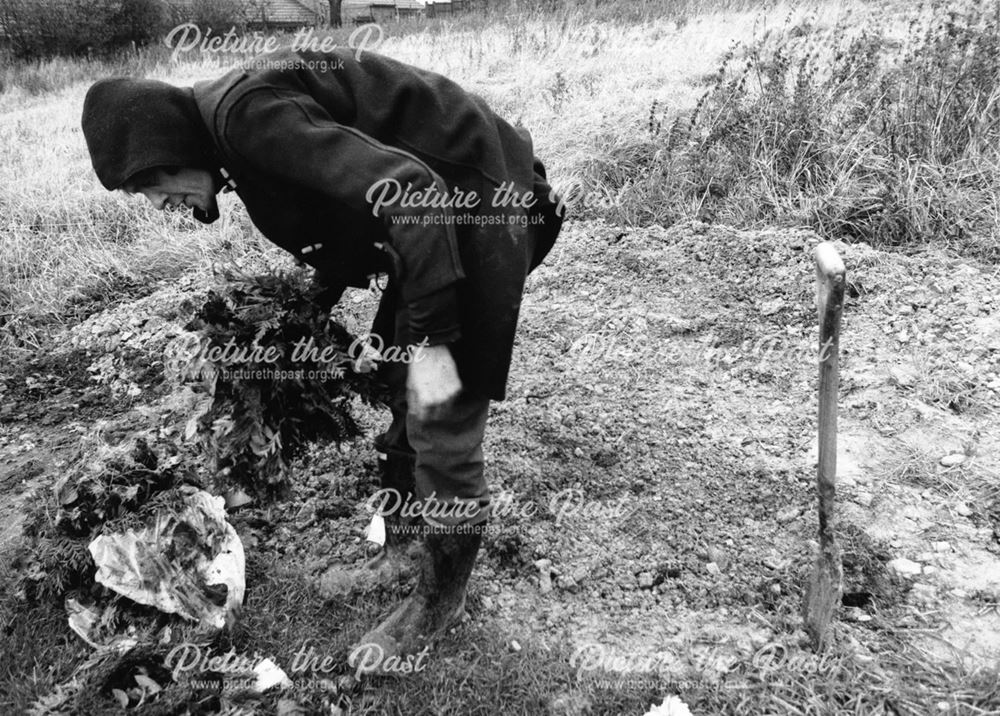 Grave digger, Ray, in the South Normanton graveyard