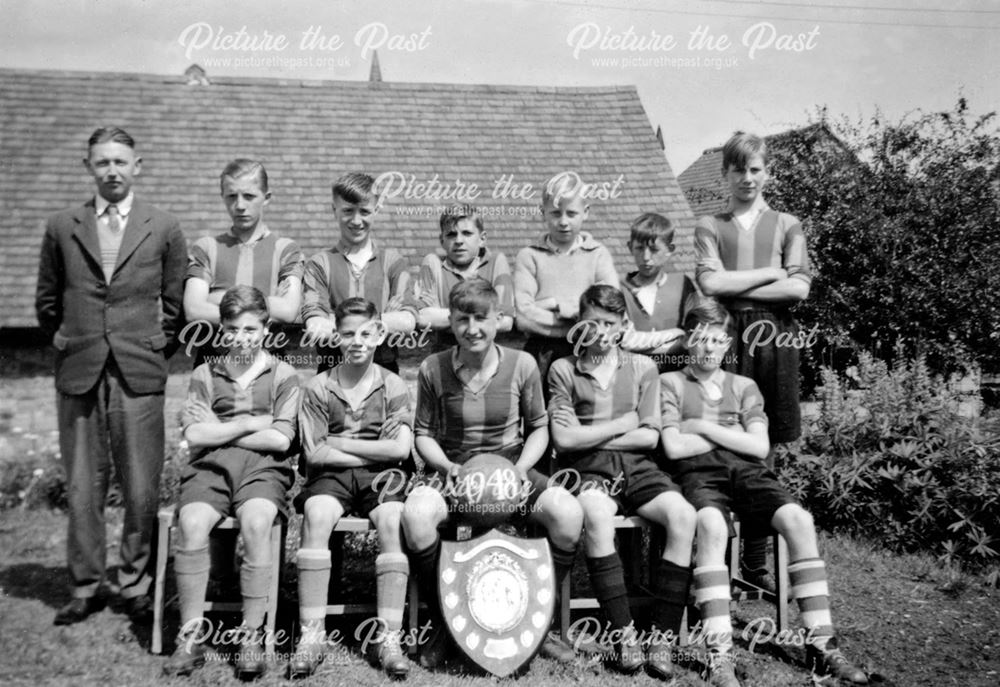 Camm's School Football Team win the shield, Castle Hill, Eckington, 1948