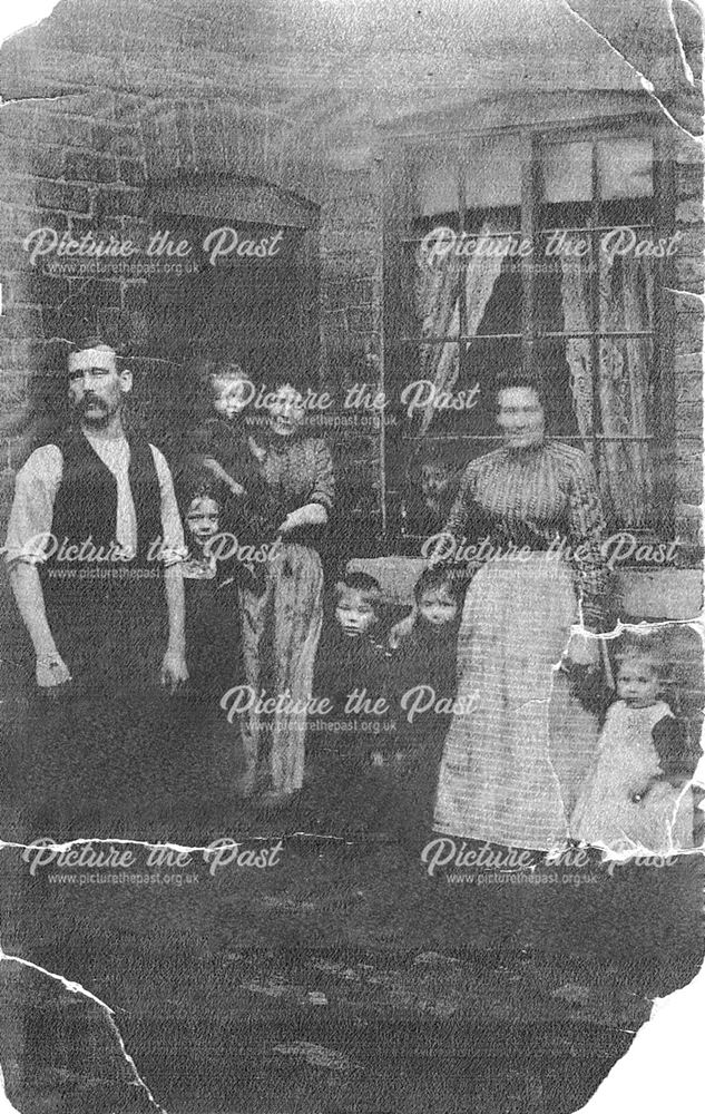 Iwing Family, B Winning Terrace, Hilcote, c 1900