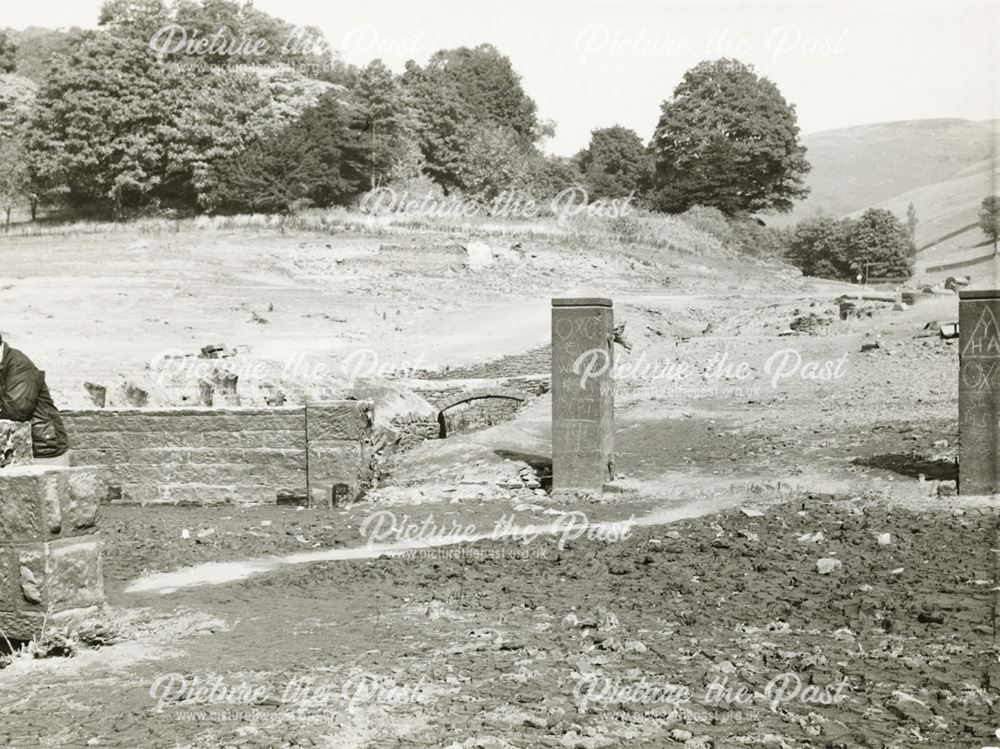 Derwent Dams, Ladybower reservoir and Crook Hill, Bamford, Derbyshire, 1959