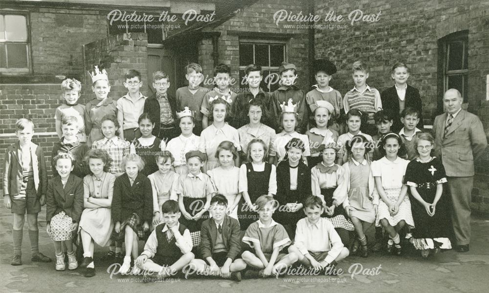 Class 4a, Douglas Junior School, off Ilkeston Road, Radford, Nottingham, 1953