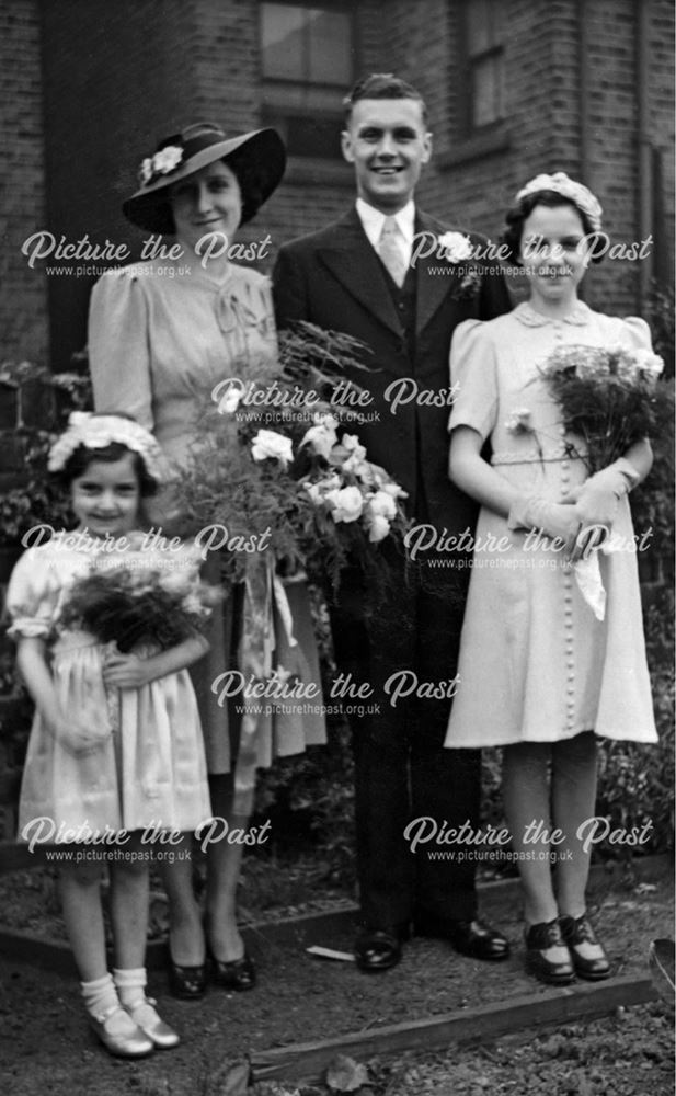 Wedding of Thirza Slatcher and Fred Oldfield, rear of Hunloke Road, Holmewood, 1941