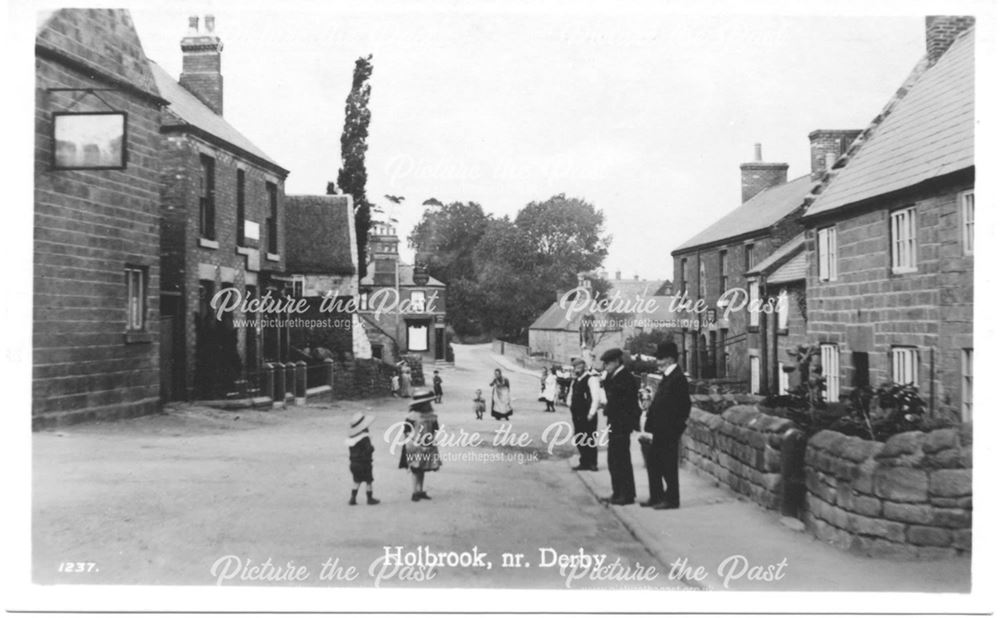 Town Street, Holbrook, c1900. Possibly Greyhound Pub on left hand side