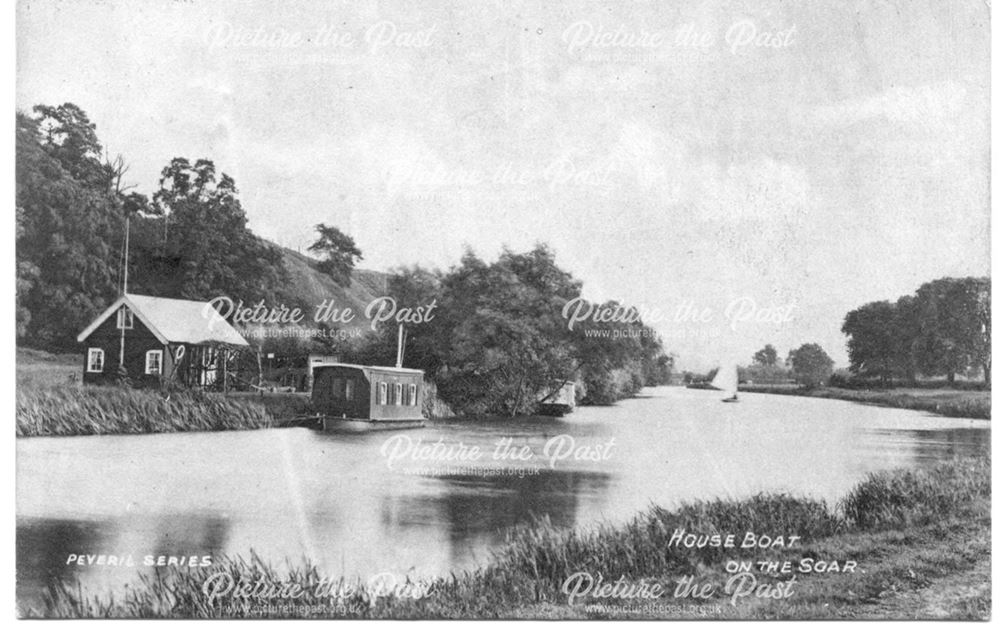 Houseboat on the Soar