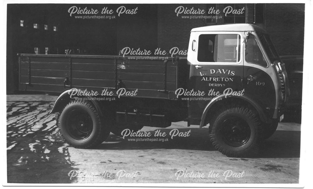 Lorry belonging to L Davis, Alfreton