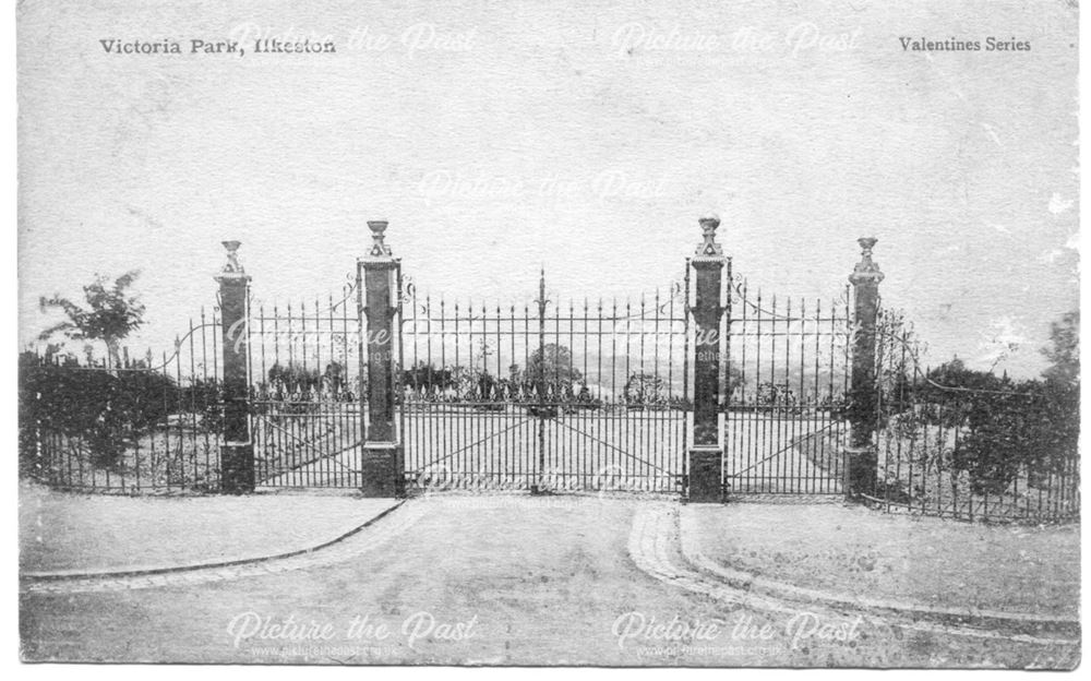 Victoria Park Gates, Ilkeston