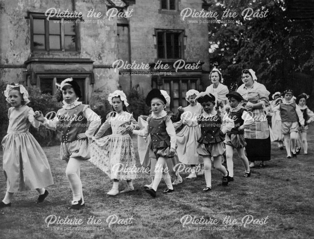 Children in pageant, 900th anniversary of Heath Church