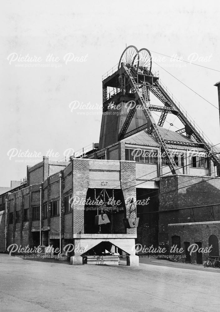 'The Modernisation of Williamthorpe Colliery 1938-40' - Aerial ropeway and headstocks, after improve