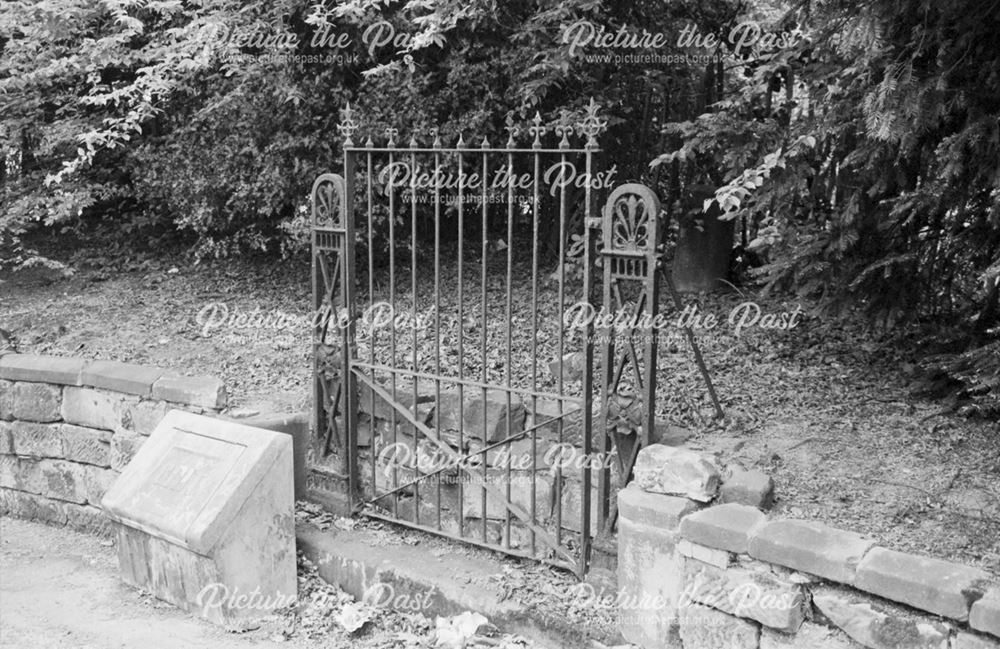 Parkfield/Queen Mary maternity hospital gates