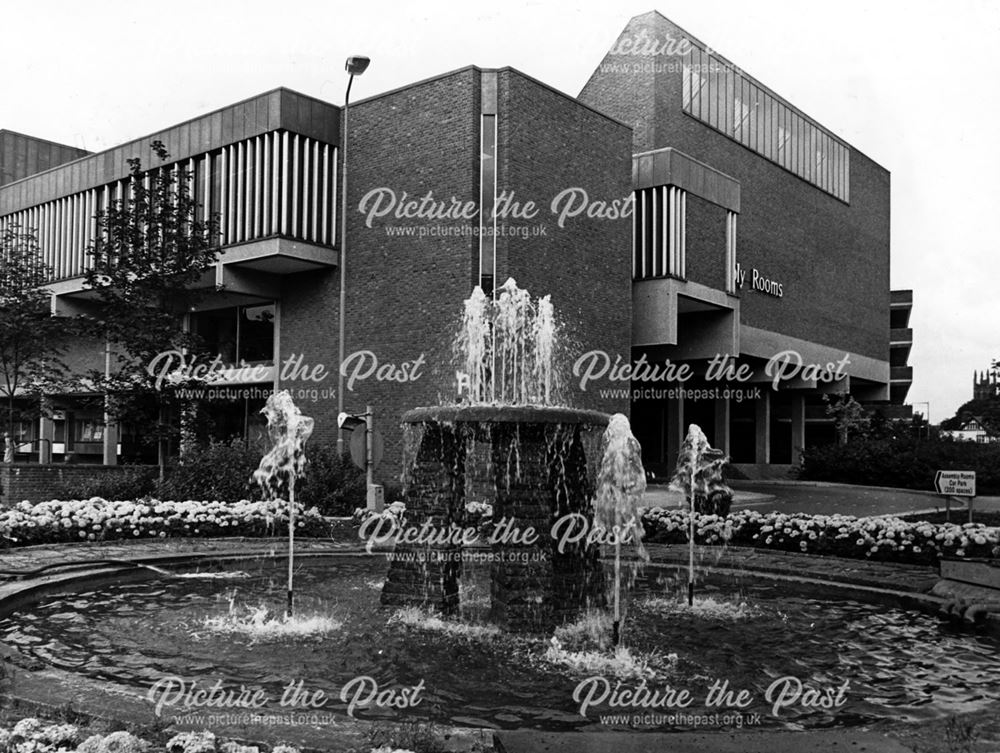 Fountain on Corporation Street traffic island