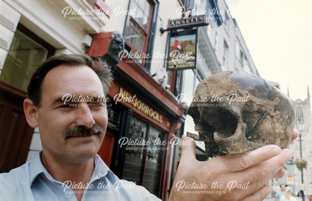 Mr Jorracks, public house, Skull find.